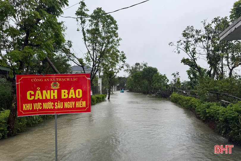 toan-canh-mua-lu-o-ha-tinh-nuoc-song-len-cao-canh-bao-ngap-lut-dien-rong_odudep_.jpg